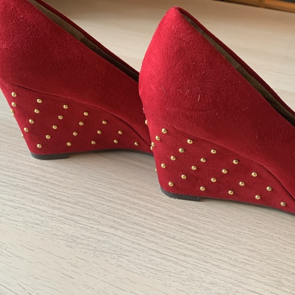 Aerosoles Red Wedges with gold detail - Picture 5 of 6